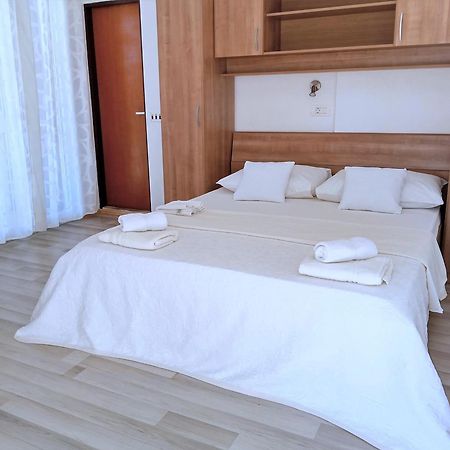 Guesthouse Cecilia Malinska Eksteriør billede