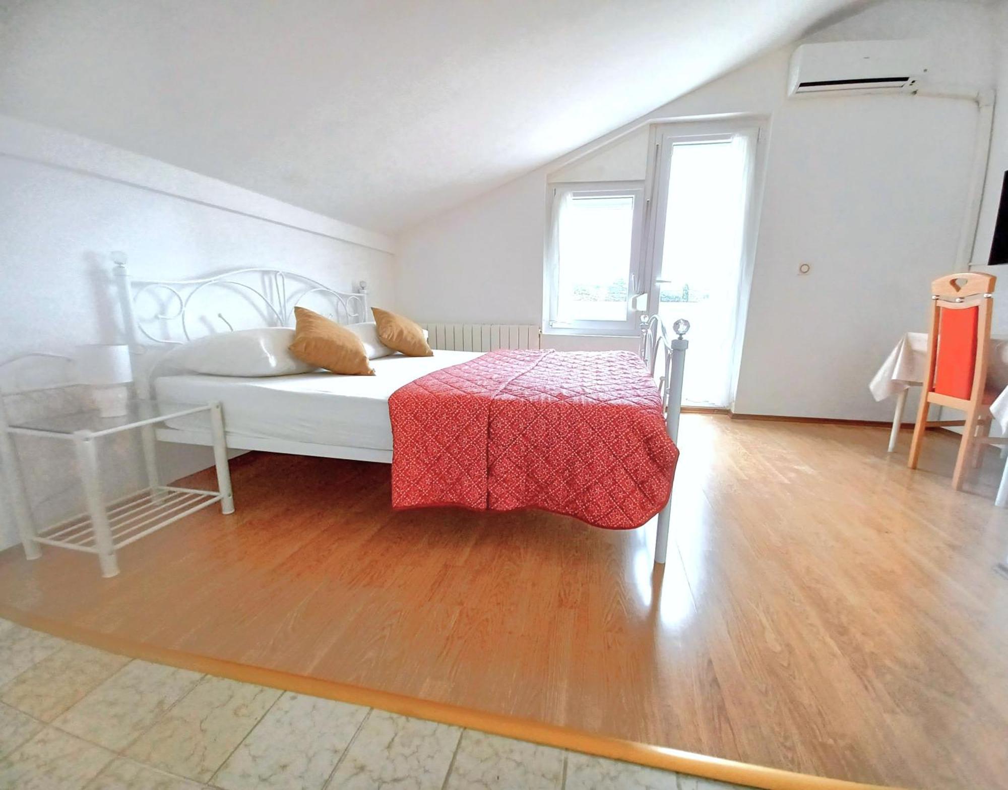 Guesthouse Cecilia Malinska Eksteriør billede