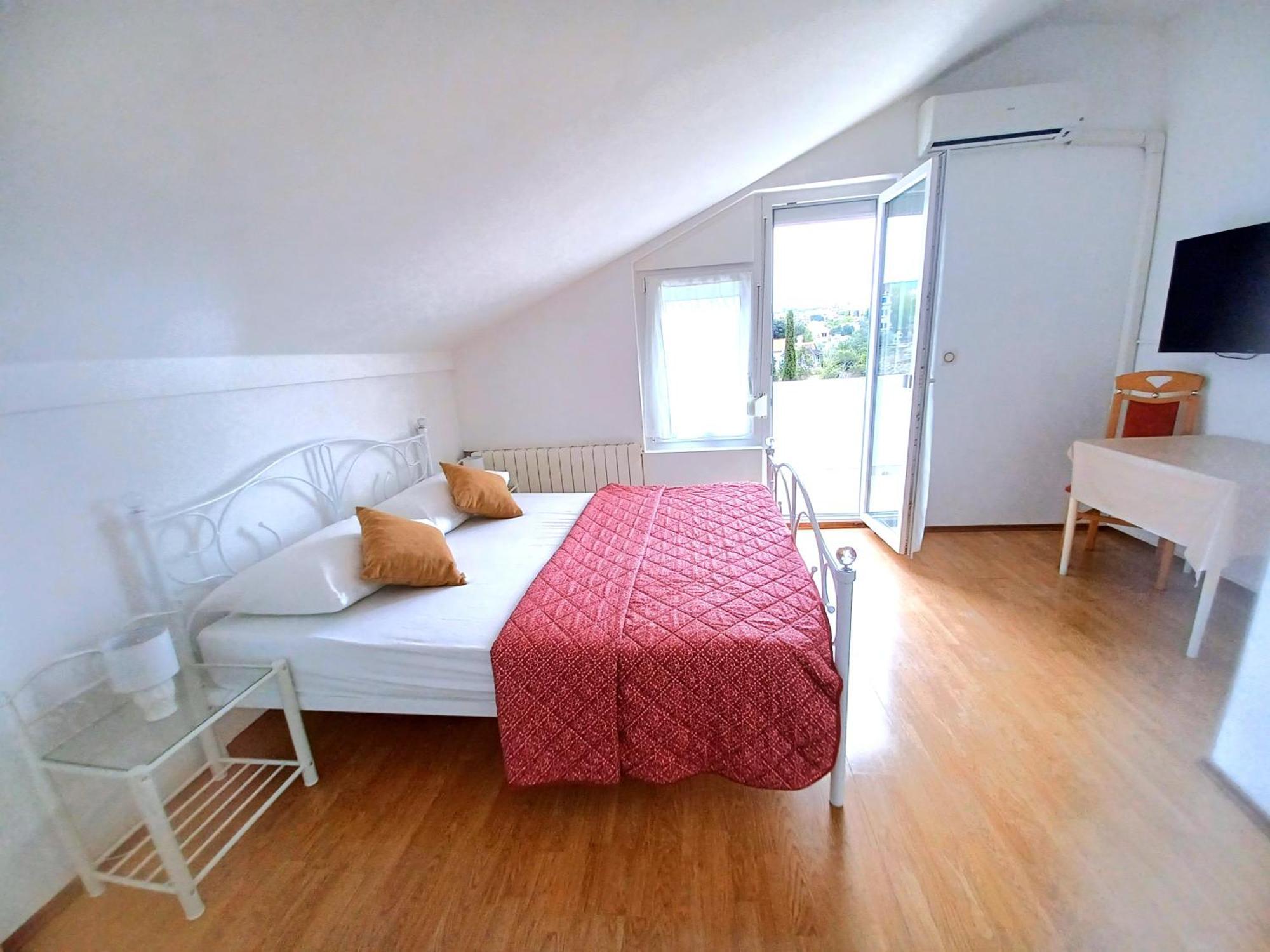 Guesthouse Cecilia Malinska Eksteriør billede