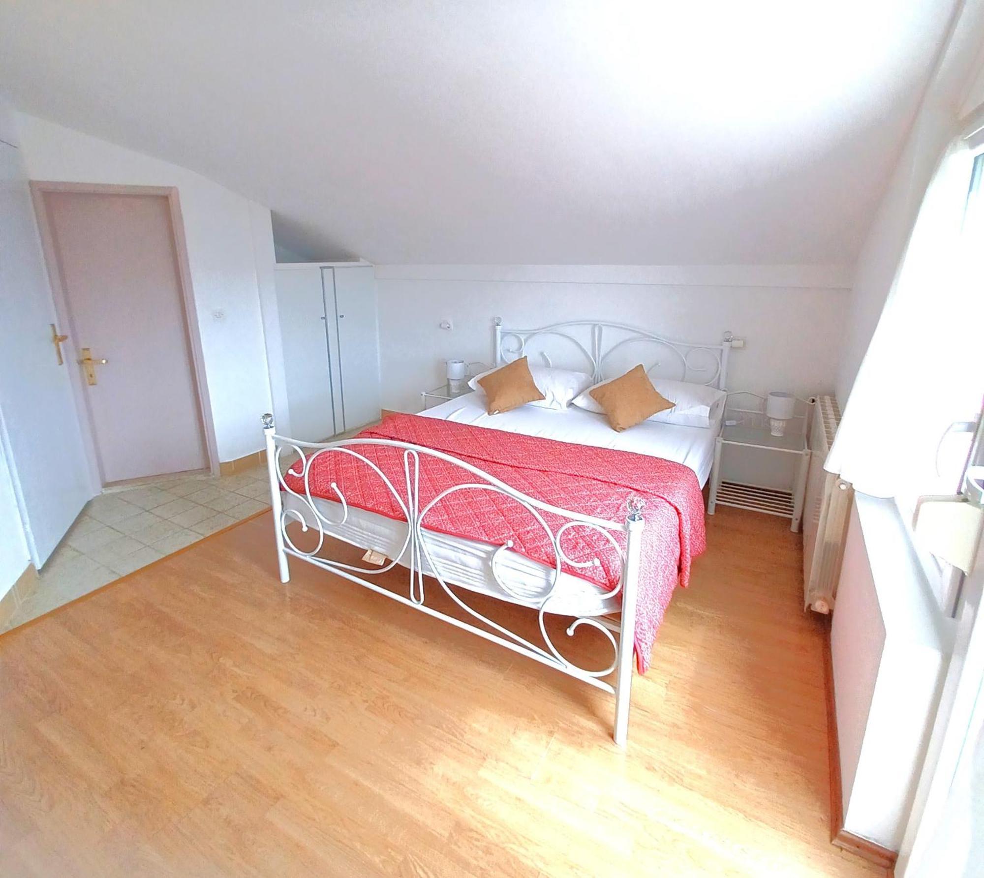 Guesthouse Cecilia Malinska Eksteriør billede